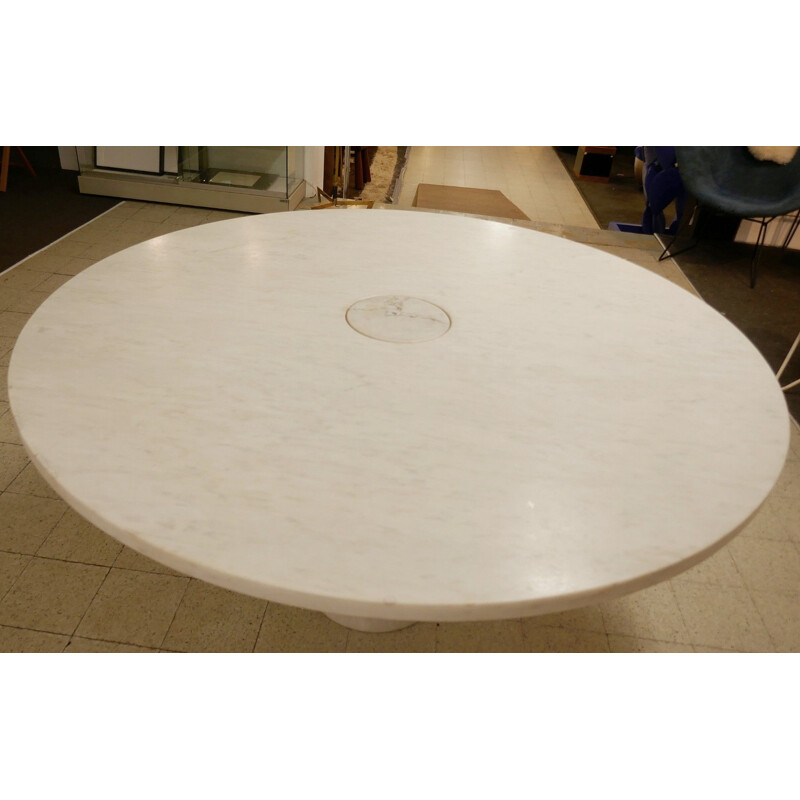Round table in marble by Angelo Mangiarotti