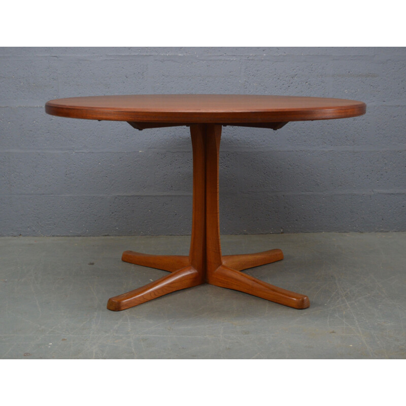 Extendable table in teak by Nathan