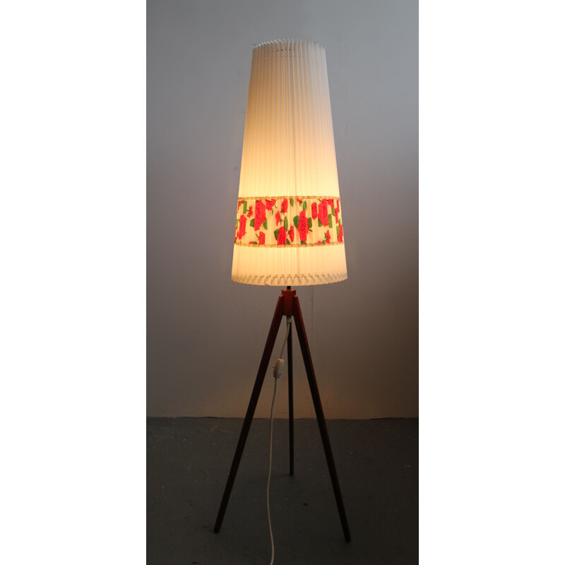 Tripod floor lamp in teak and plastic