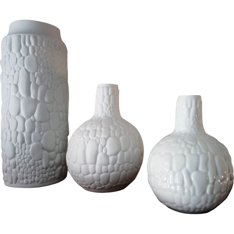Trio de vases blancs en porcelaine allemande par Kaiser 1960