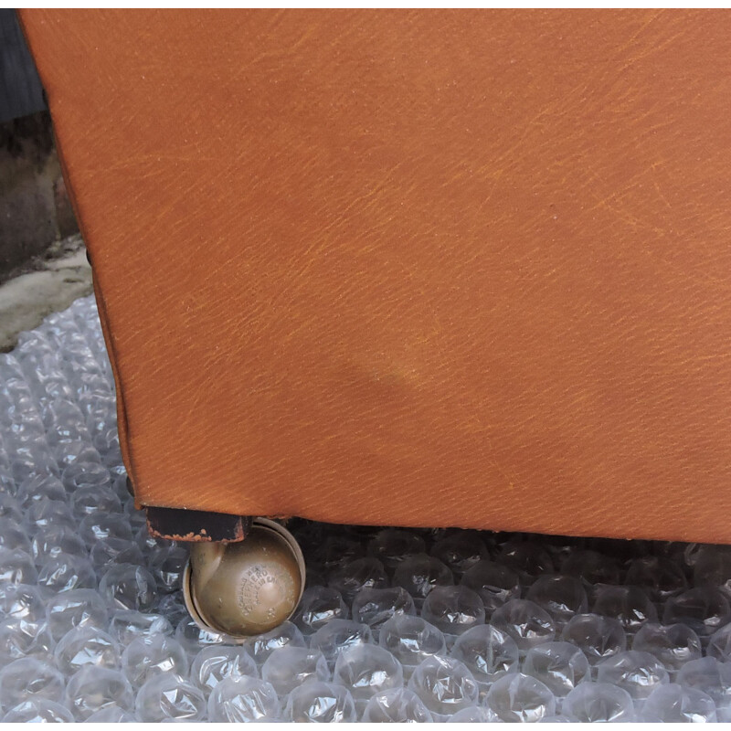 Vintage Club chair in brown leather