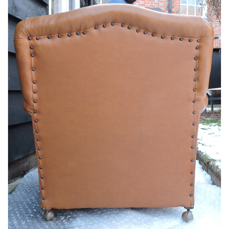 Vintage Club chair in brown leather