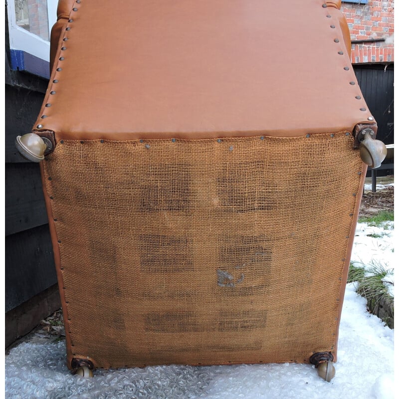 Vintage Club chair in brown leather