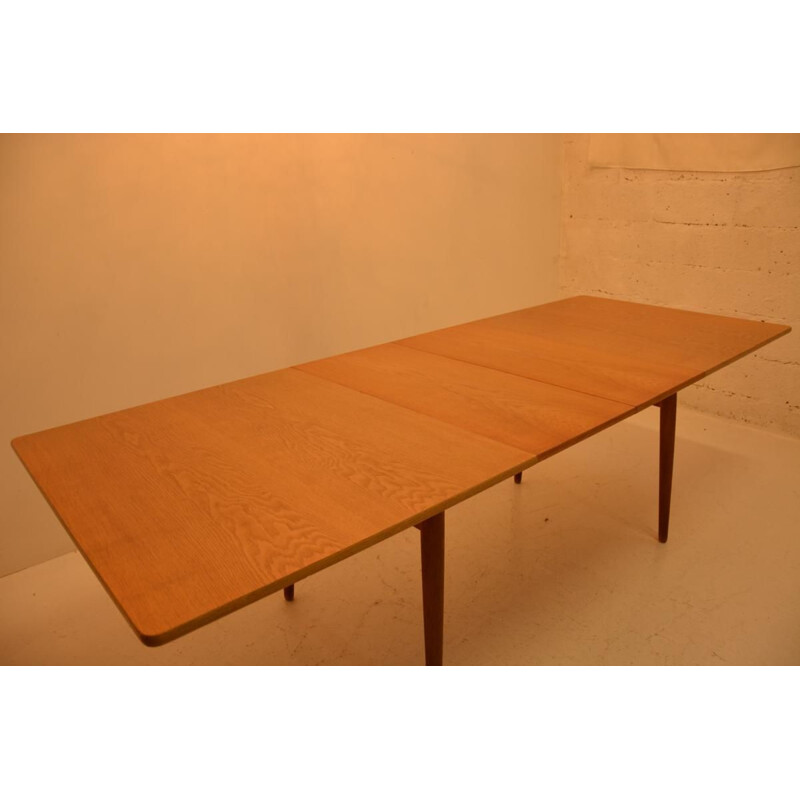 Dining table in oak by Hans J. Wegner