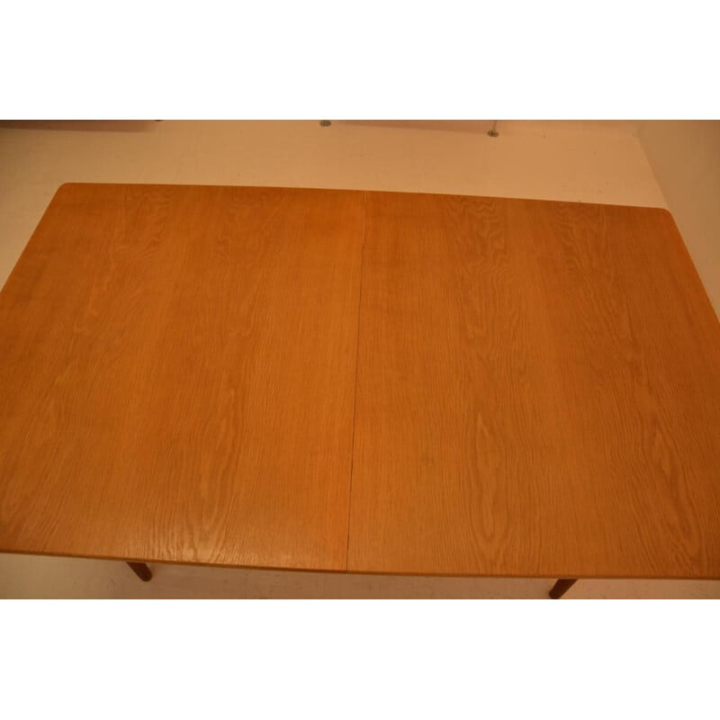 Dining table in oak by Hans J. Wegner