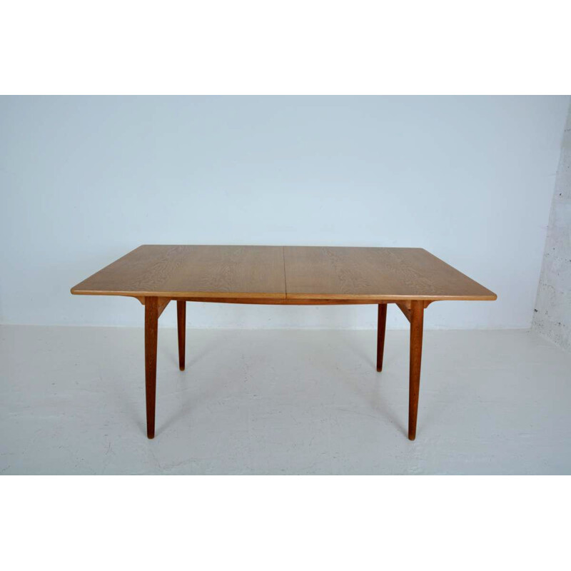 Dining table in oak by Hans J. Wegner