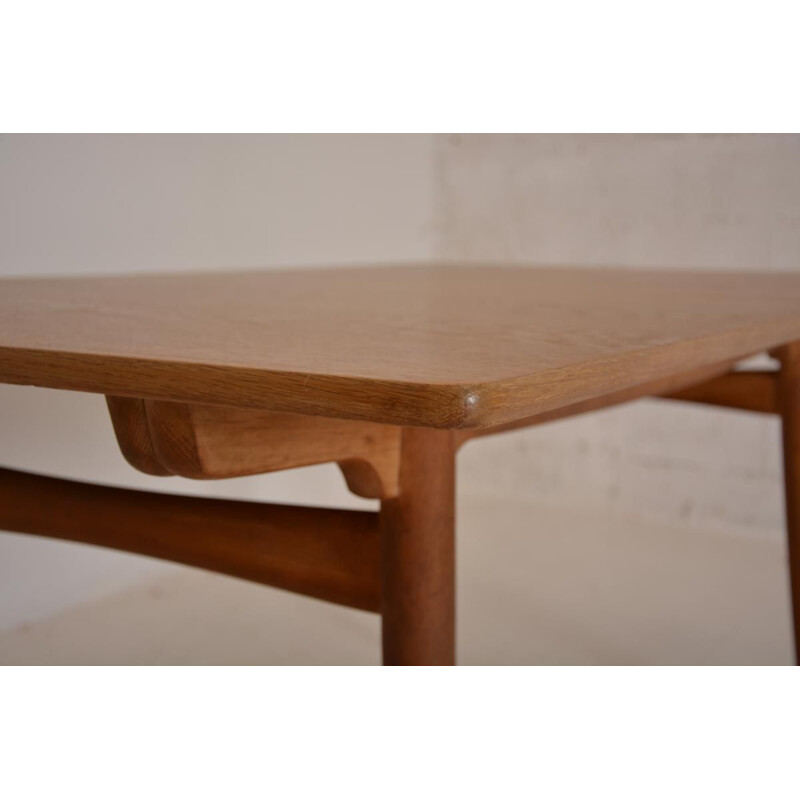 Dining table in oak by Hans J. Wegner