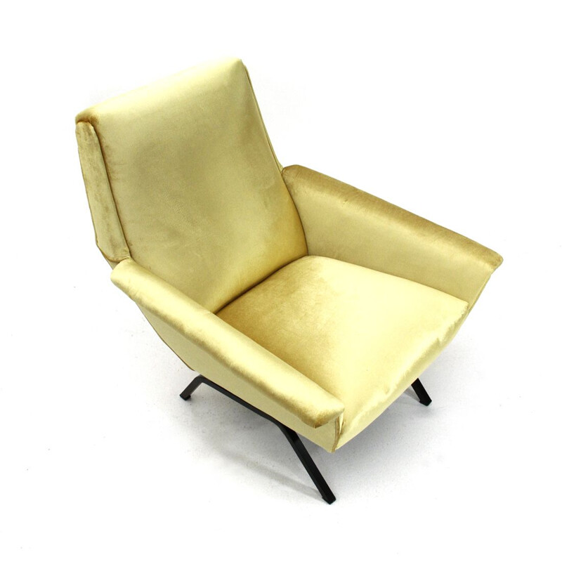 Italian armchair in golden velvet