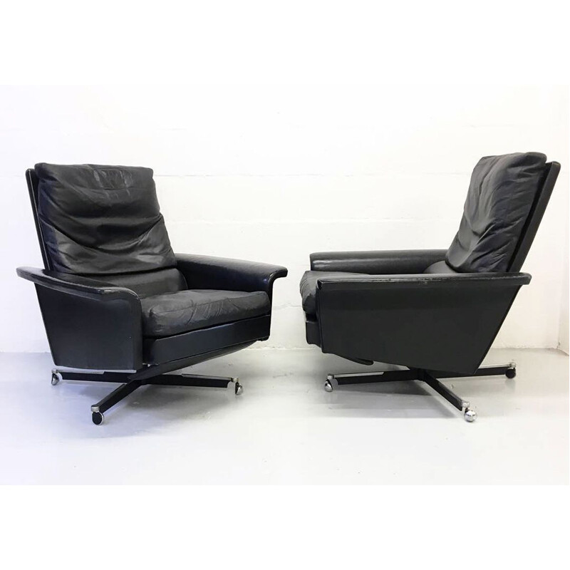 Set of 2 vintage black leather reclining lay-Z-boy recliner lounge chairs