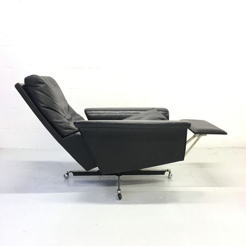 Set of 2 vintage black leather reclining lay-Z-boy recliner lounge chairs