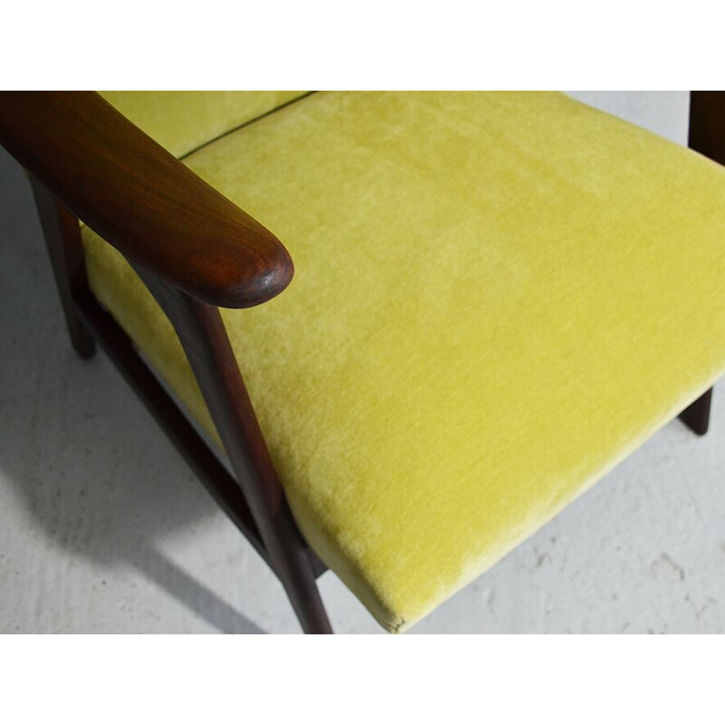 Fauteuil vintage en teck jaune