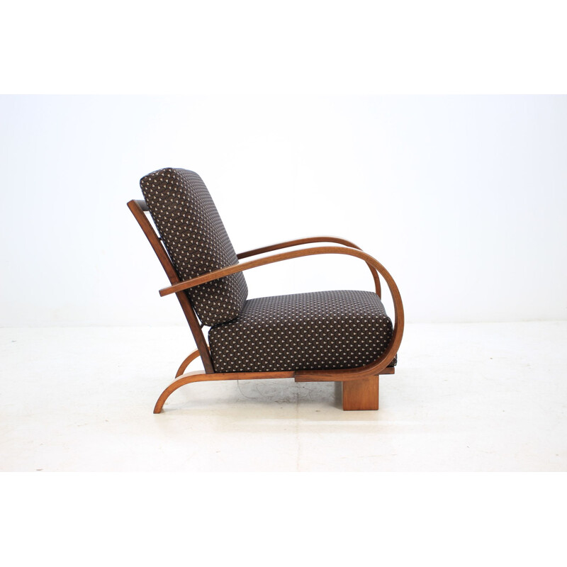 Fauteuil vintage par Halabala en tissu noir et noyer