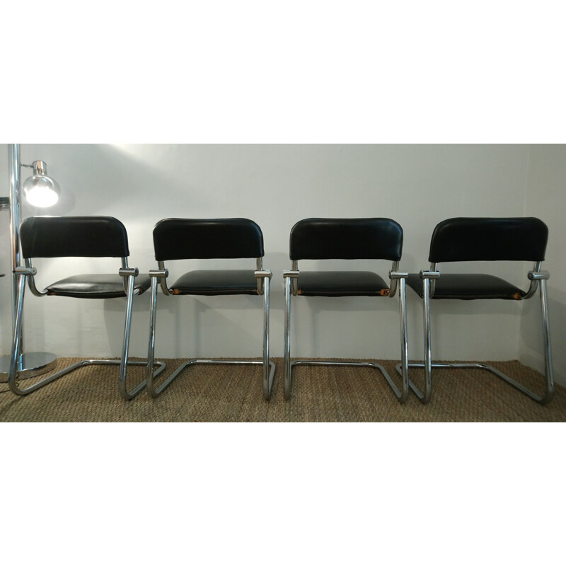 Suite de 4 chaises vintage en skai noir et chrome 1970