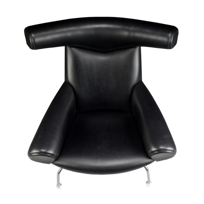Leather and chromed steel armchair and its ottoman, Hans J. WEGNER - 1989