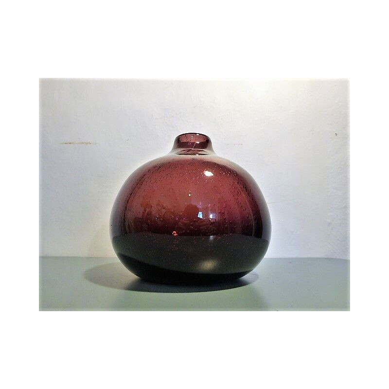 Vintage vaso de vidro soprado púrpura, França 1960