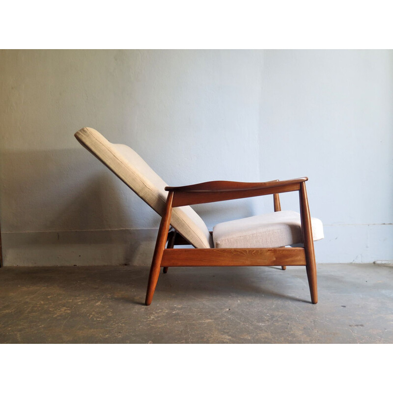 Fauteuil vintage scandinave en tissu beige et bois 1960