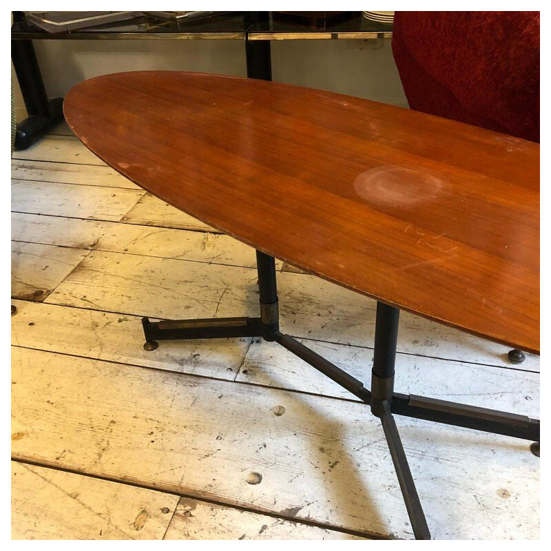 Oval coffee table in wood and metal