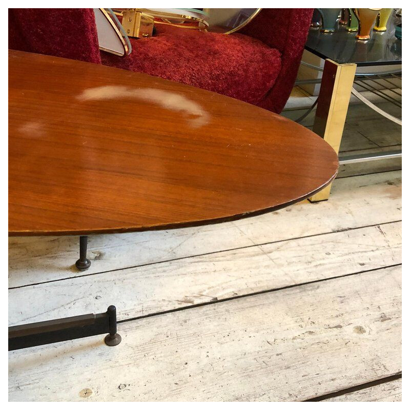 Oval coffee table in wood and metal