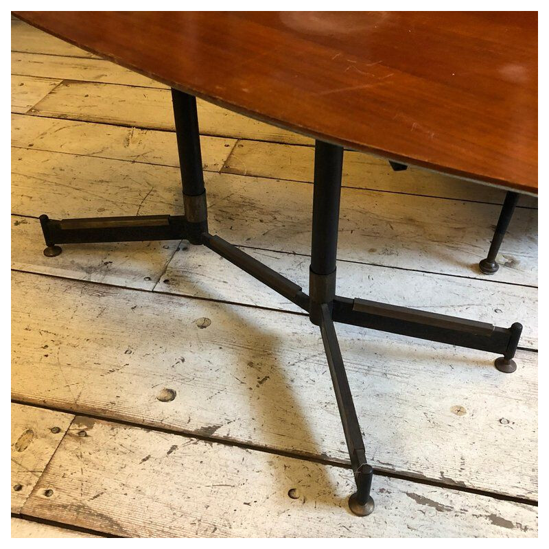 Oval coffee table in wood and metal