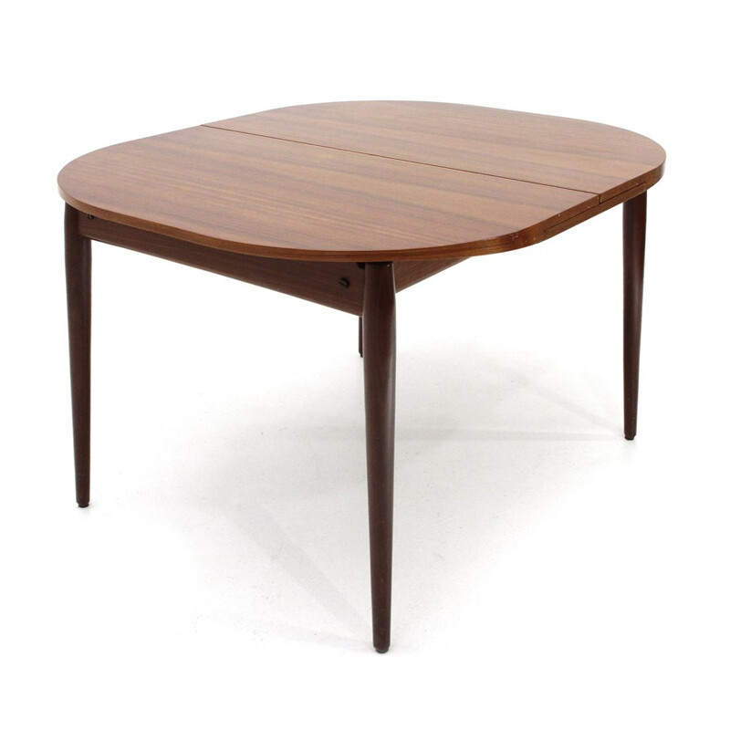 Italian extendable table in wood