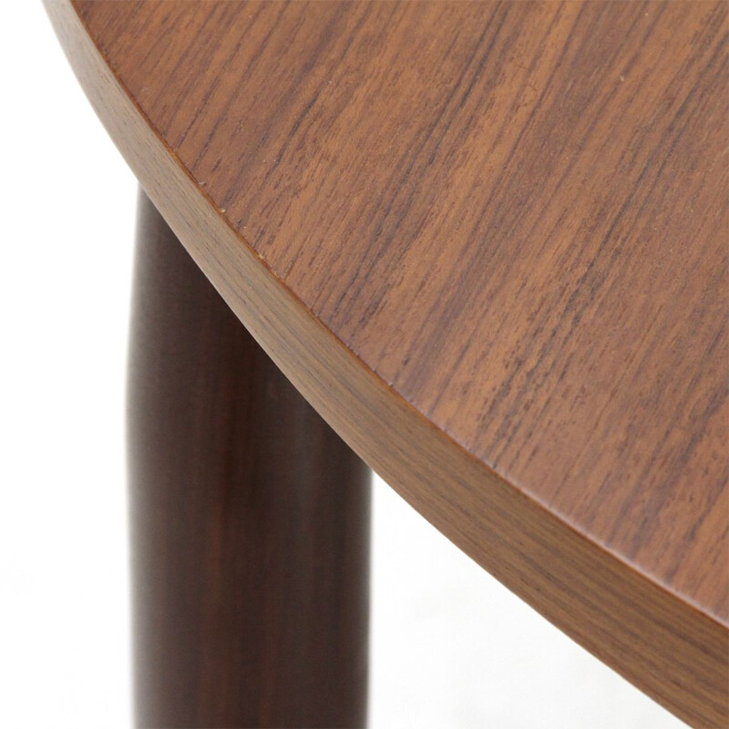 Italian extendable table in wood