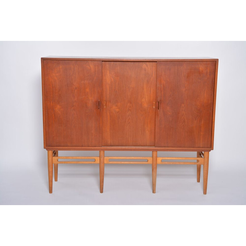 Vintage teak model 90 cabinet for Soren Willadsen 1950