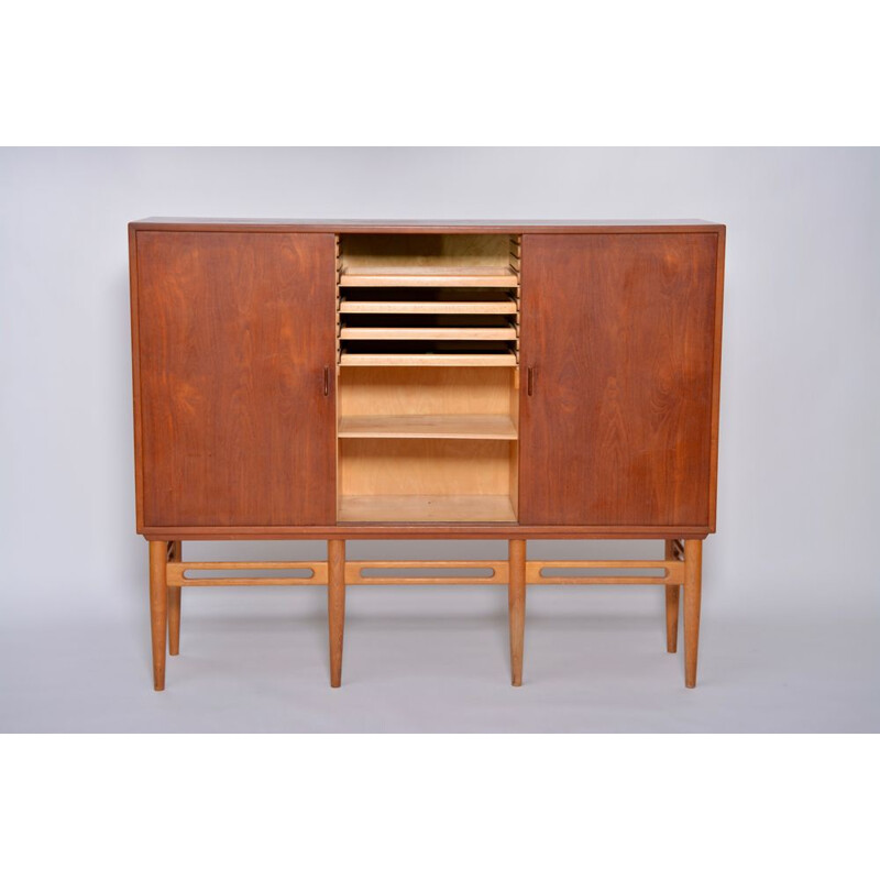 Vintage teak model 90 cabinet for Soren Willadsen 1950