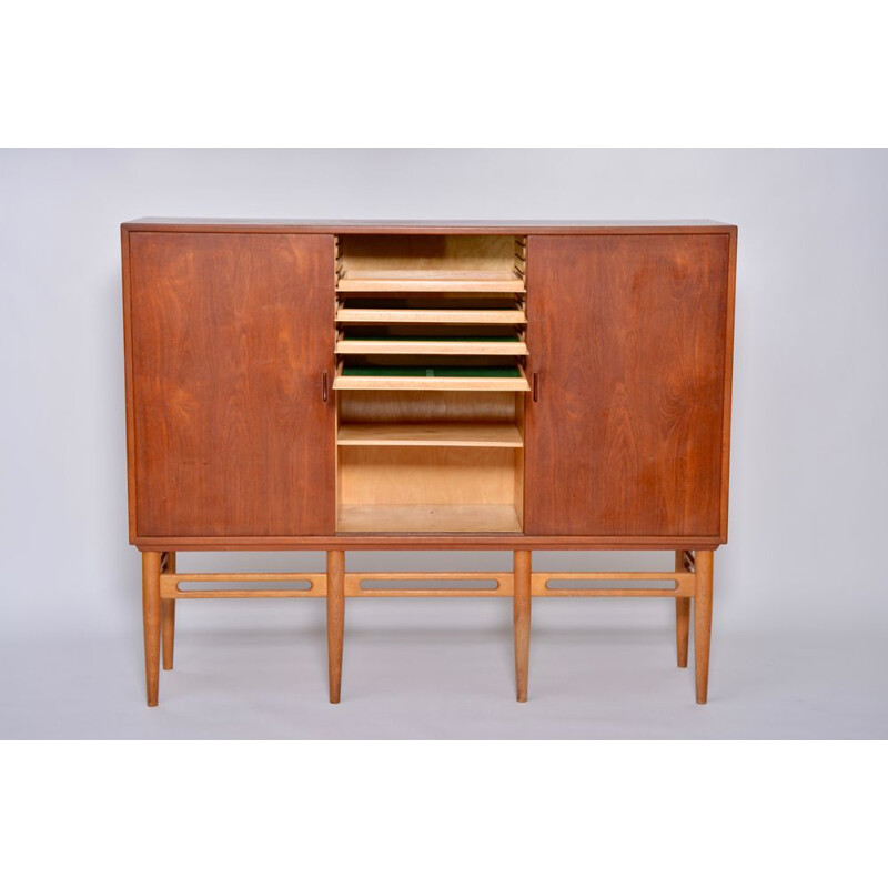 Vintage teak model 90 cabinet for Soren Willadsen 1950