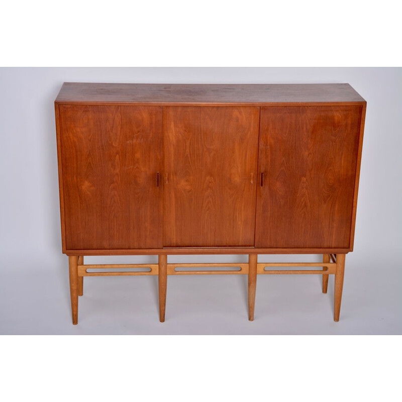 Vintage teak model 90 cabinet for Soren Willadsen 1950