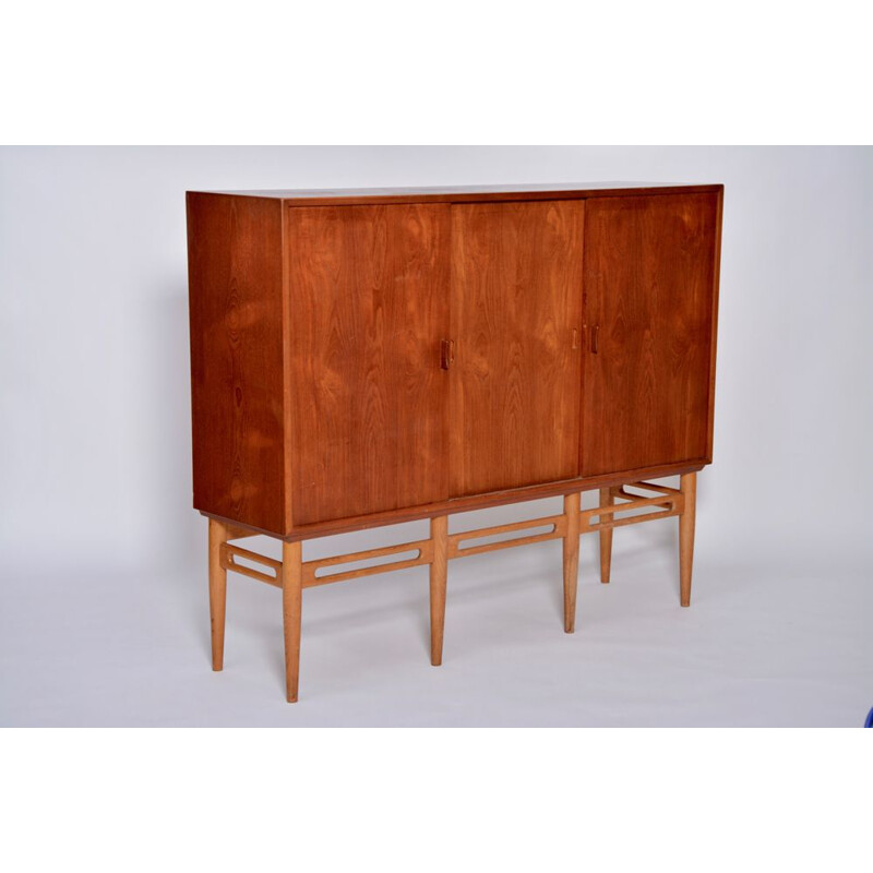 Vintage teak model 90 cabinet for Soren Willadsen 1950