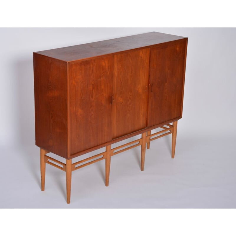 Vintage teak model 90 cabinet for Soren Willadsen 1950