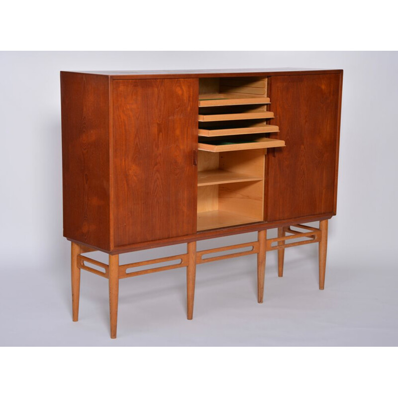 Vintage teak model 90 cabinet for Soren Willadsen 1950