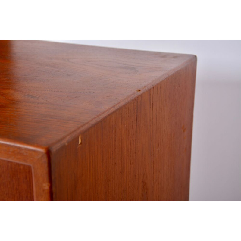 Vintage teak model 90 cabinet for Soren Willadsen 1950