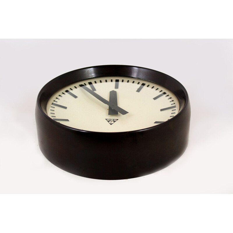 Vintage clock for Pragotron in bakelite 1950