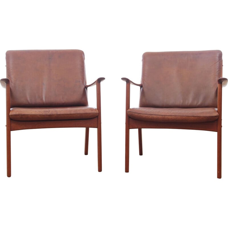 Pair of PJ112 armchairs by Ole Wanscher