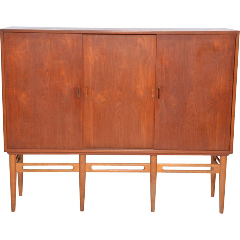 Vintage teak model 90 cabinet for Soren Willadsen 1950