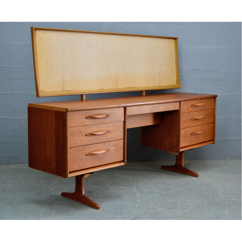 Vintage teak dressing table by Austinsuite