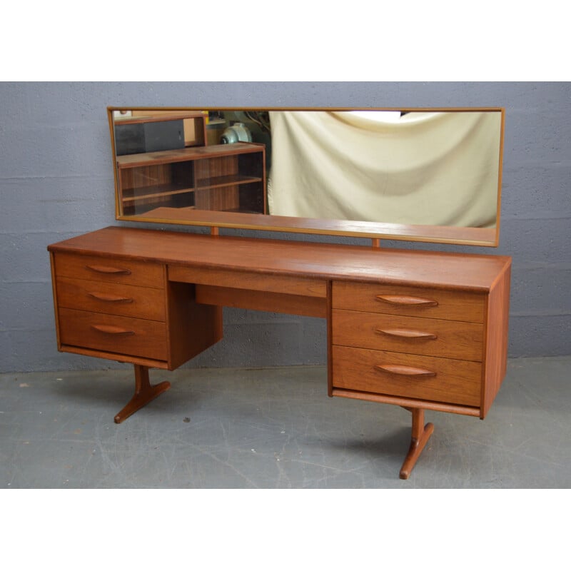 Vintage teak dressing table by Austinsuite