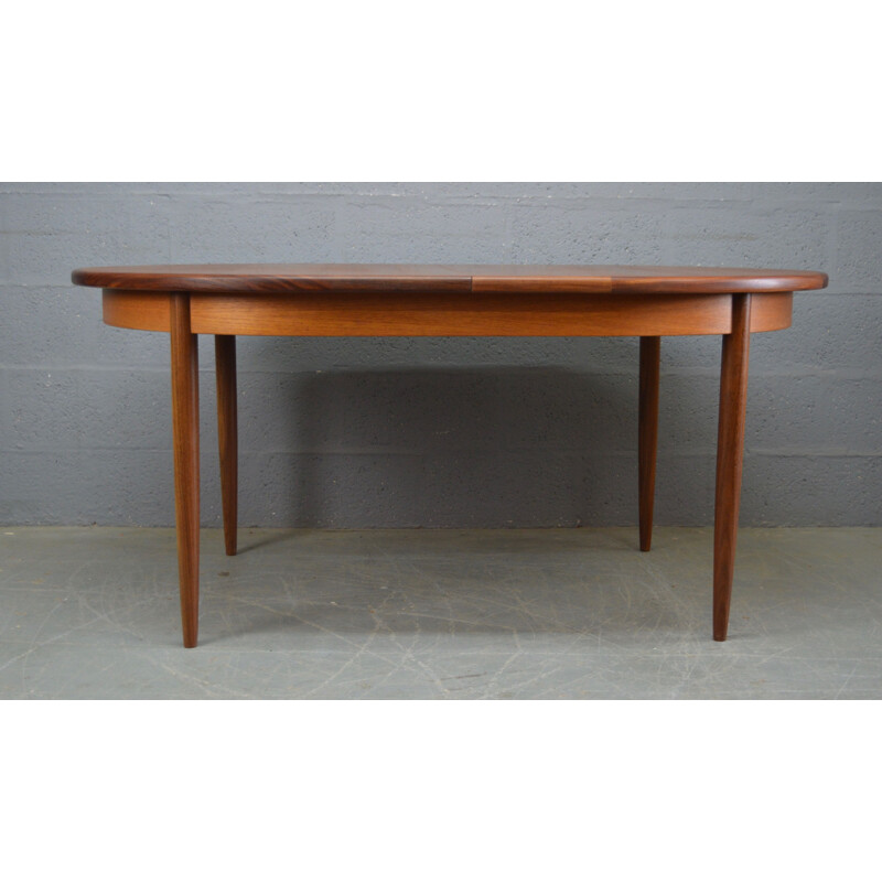 Oval extendable table in teak by G-Plan