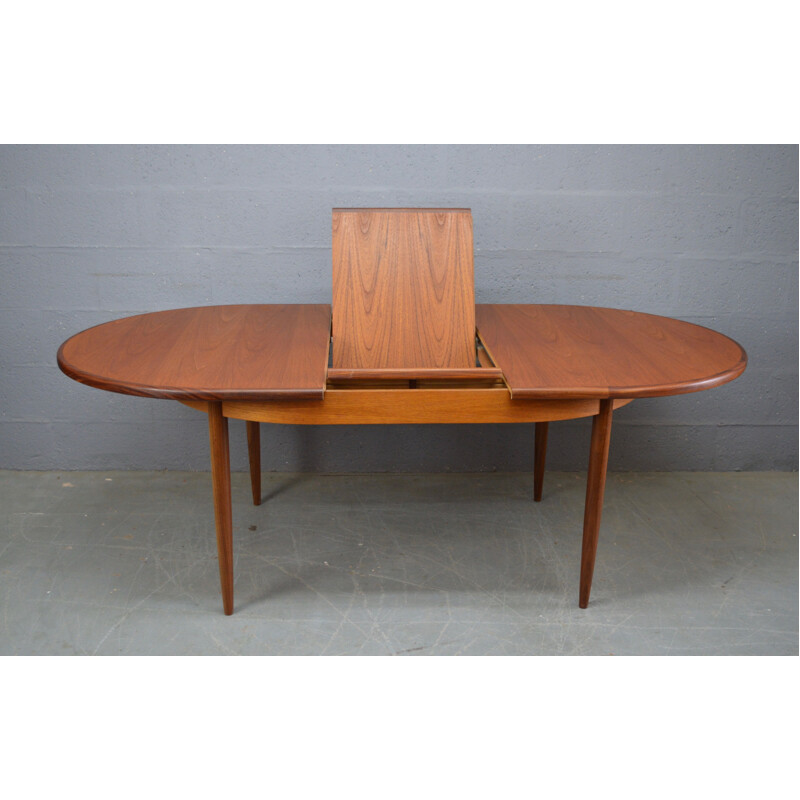 Oval extendable table in teak by G-Plan