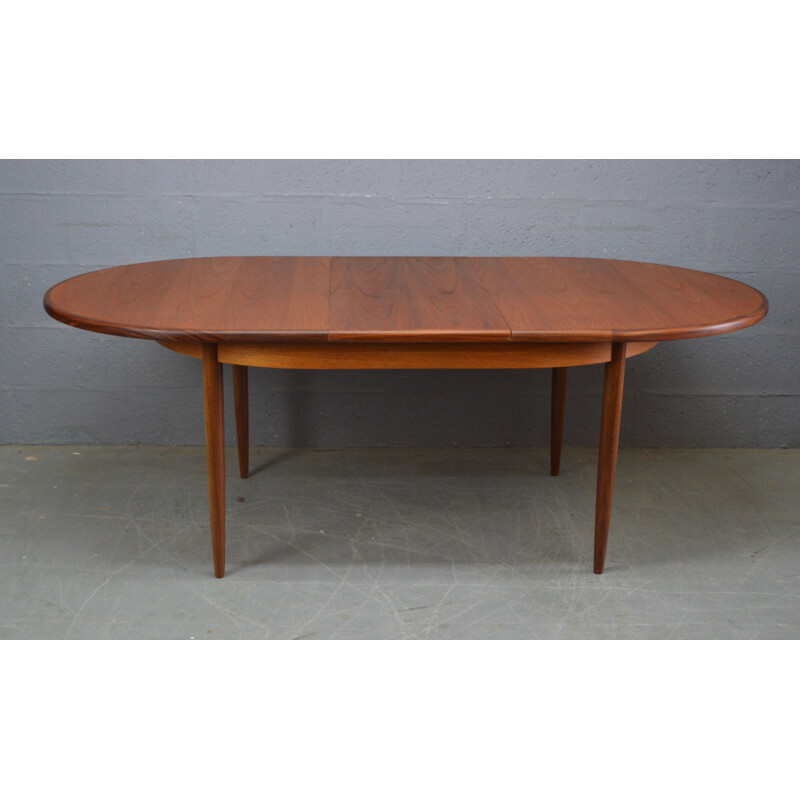 Oval extendable table in teak by G-Plan