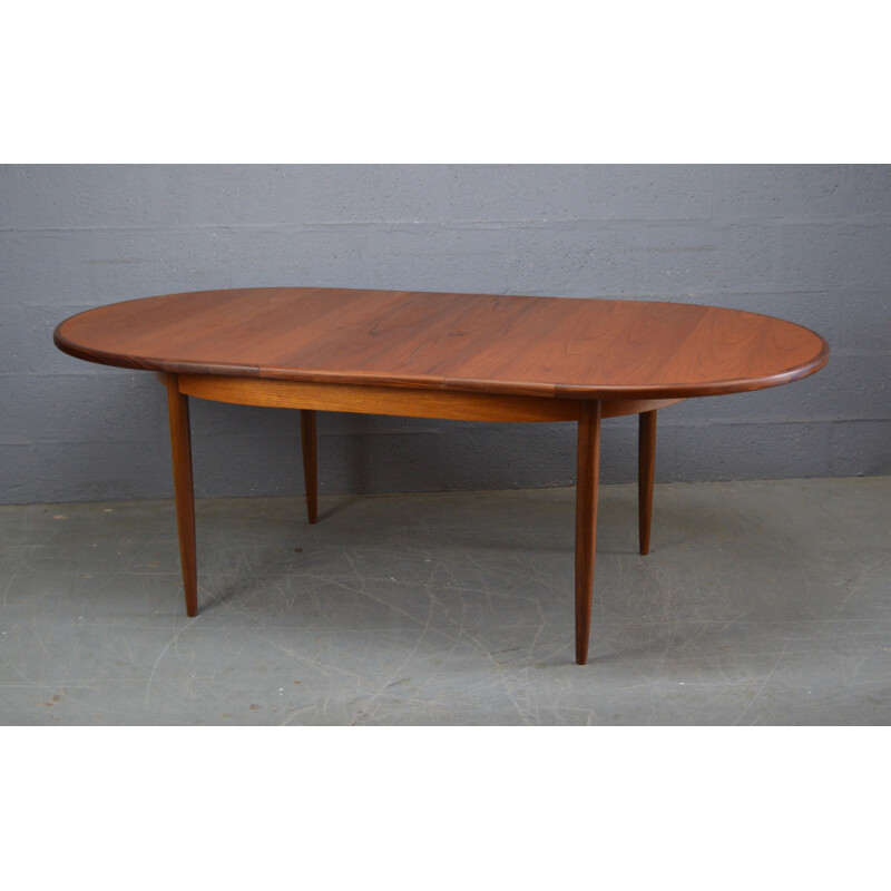 Oval extendable table in teak by G-Plan