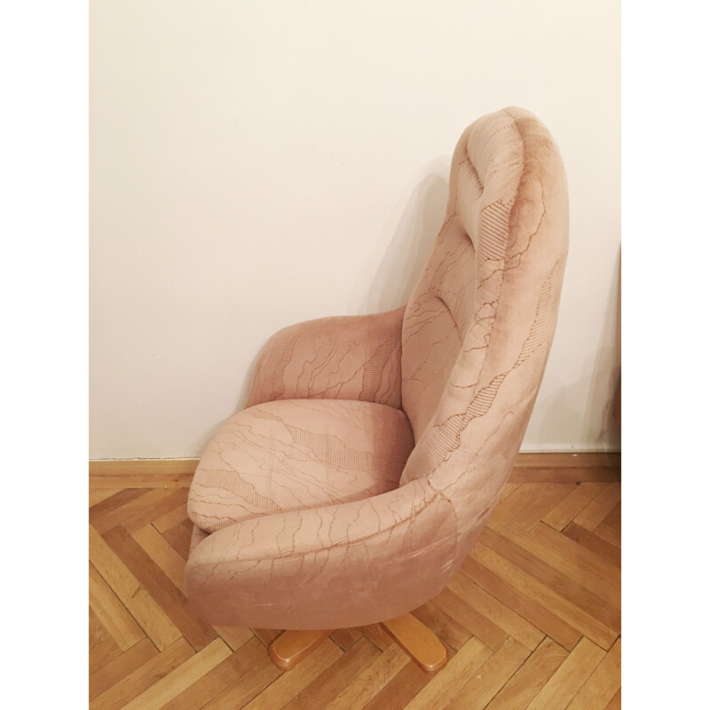 Vintage czech Egg armchair in beige fabric and wood 1960