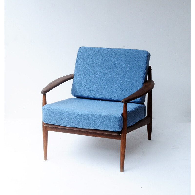 Fauteuil vintage scandinave de Grete Jalk en teck et tissu bleu 1960