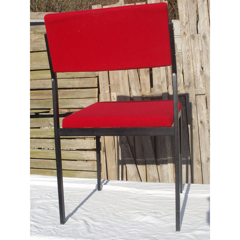 Set of 4 vintage chairs in red and black