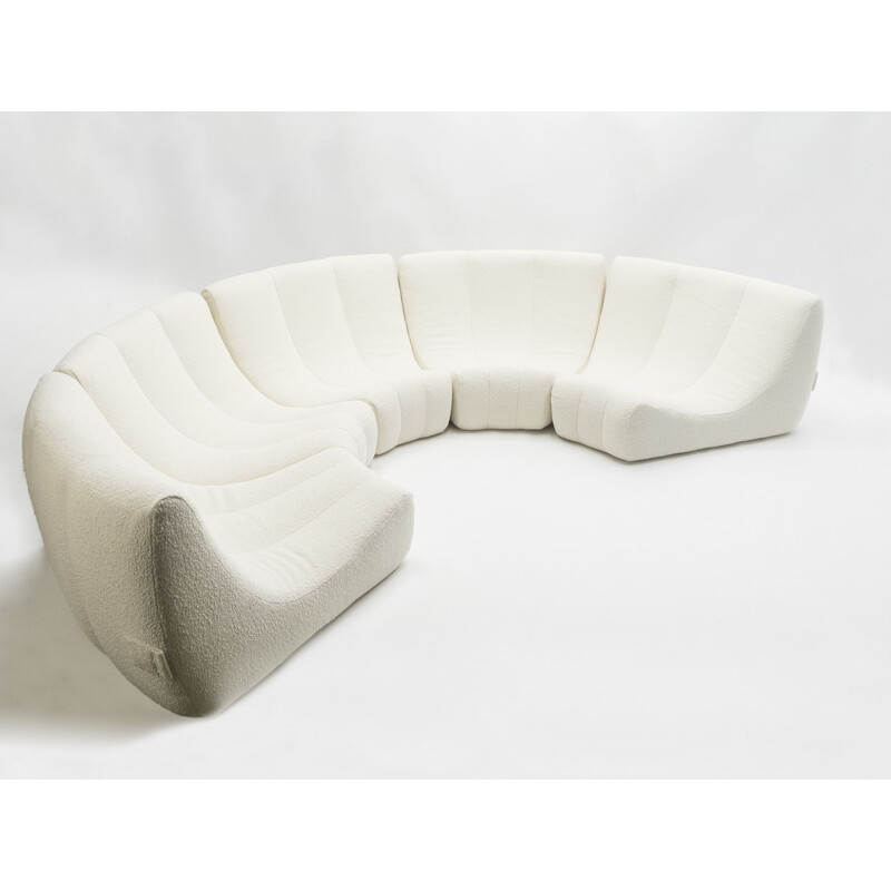 Gilda sofa in white fabric by Michel Ducaroy