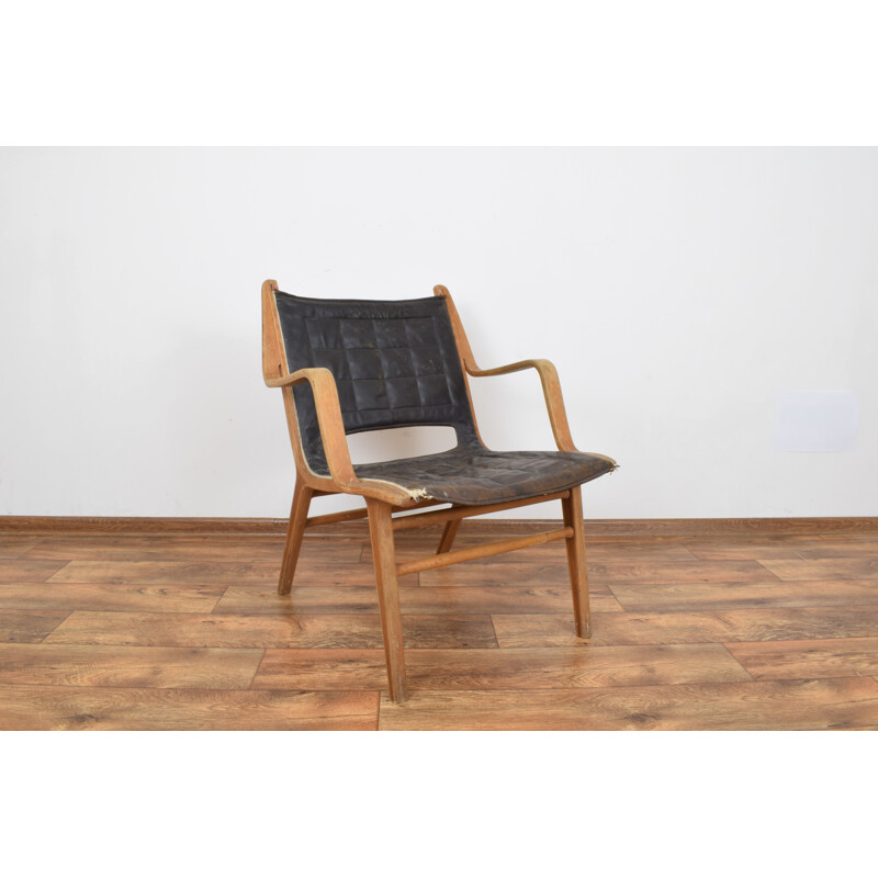 Pair of Ax chairs by Hvidt & Molgaard