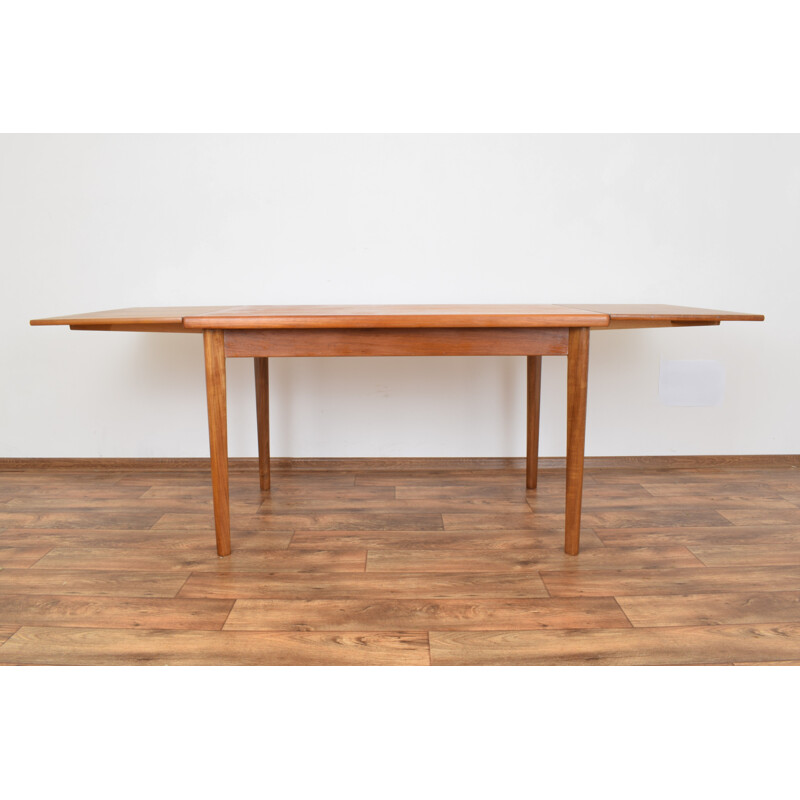 Extendable dining table in teak by Furbo