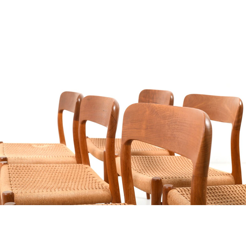 Suite de 6 chaises en teck par Niels O. Moller