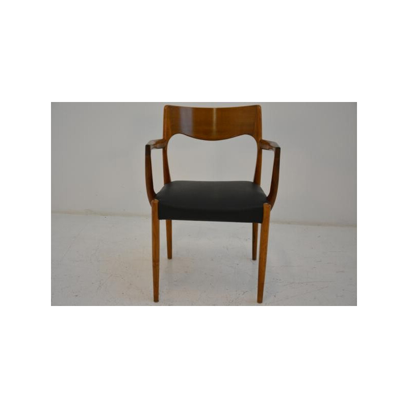 Fauteuil scandinave  en teck et simili cuir noir, Niels Otto MOLLER - 1950